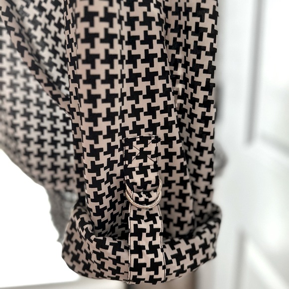 Michael Kors Black and White Blouse Size Medium - Picture 4 of 6